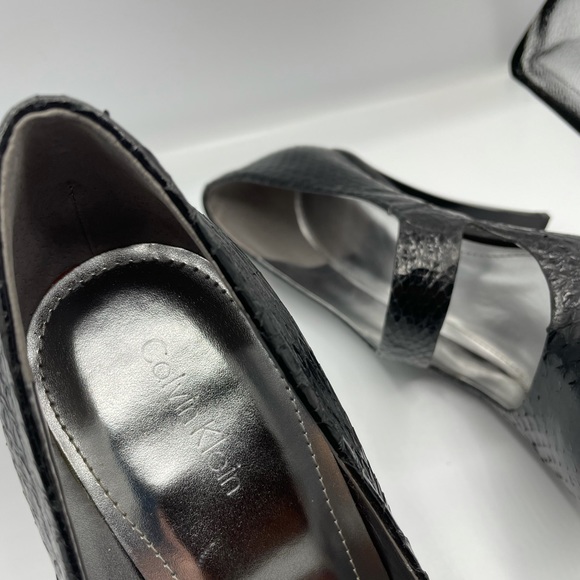 Calvin Klein Snake Skin Heels New Size 7.5 Shoes NWT - Picture 9 of 9